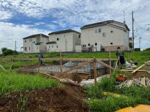 野原の中で工事中